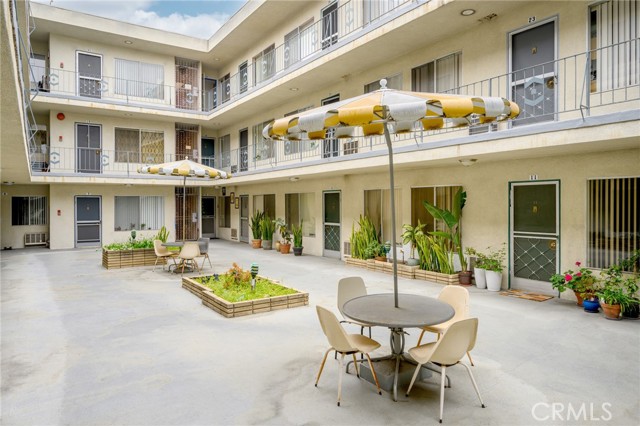 1422 N Curson Avenue, Los Angeles CA: https://media.crmls.org/medias/9bc88611-2e89-4407-a2cf-9a3ce5100740.jpg
