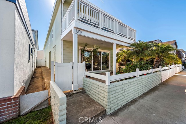 1707 W Balboa Boulevard, Newport Beach CA: https://media.crmls.org/medias/9bc8deed-fe02-4aba-9ef2-86f46df1c72e.jpg