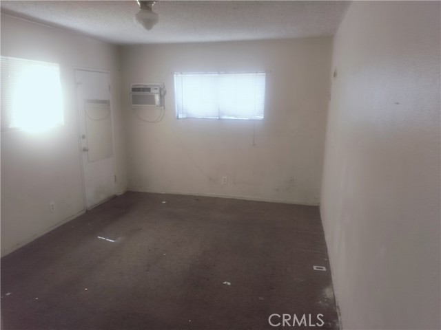 Detail Gallery Image 15 of 26 For 430 W 64th St, Los Angeles,  CA 90003 - 3 Beds | 2 Baths