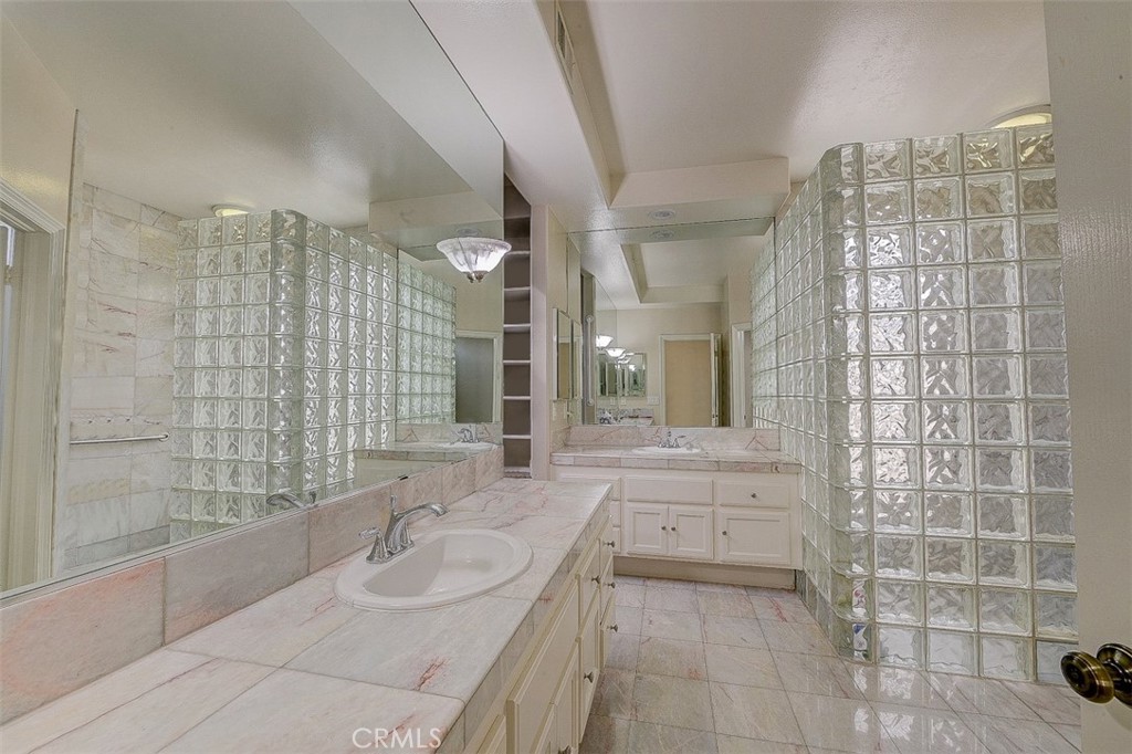 9bc9f0df Fb06 4d39 A9ff 03d4cb819153