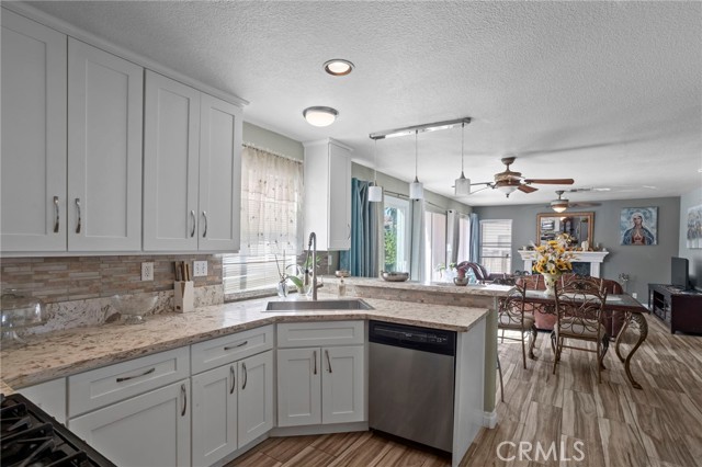 Detail Gallery Image 8 of 30 For 12650 Cobalt, Victorville,  CA 92392 - 3 Beds | 2/1 Baths