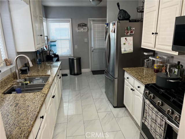 920 E Palmer Street, Compton CA: https://media.crmls.org/medias/9bcb27cd-13ca-45f9-b45c-4f4d13da6eb3.jpg