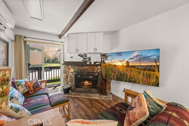 Detail Gallery Image 9 of 24 For 760 Blue Jay #1,  Big Bear Lake,  CA 92315 - 3 Beds | 3 Baths