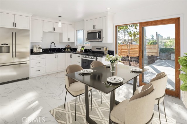 Detail Gallery Image 8 of 27 For 415 Edgehill Ln, Oceanside,  CA 92054 - 3 Beds | 1 Baths