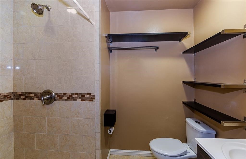 Detail Gallery Image 16 of 20 For 7716 Owensmouth Ave, Canoga Park,  CA 91304 - – Beds | – Baths