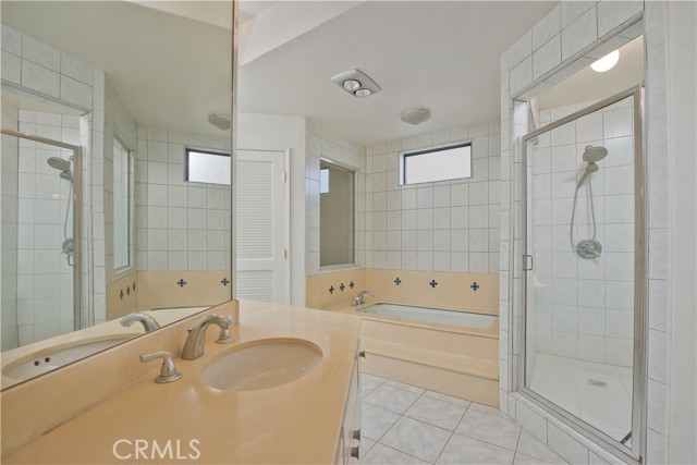 Detail Gallery Image 15 of 26 For 5340 Yarmouth #205,  Encino,  CA 91316 - 2 Beds | 2 Baths