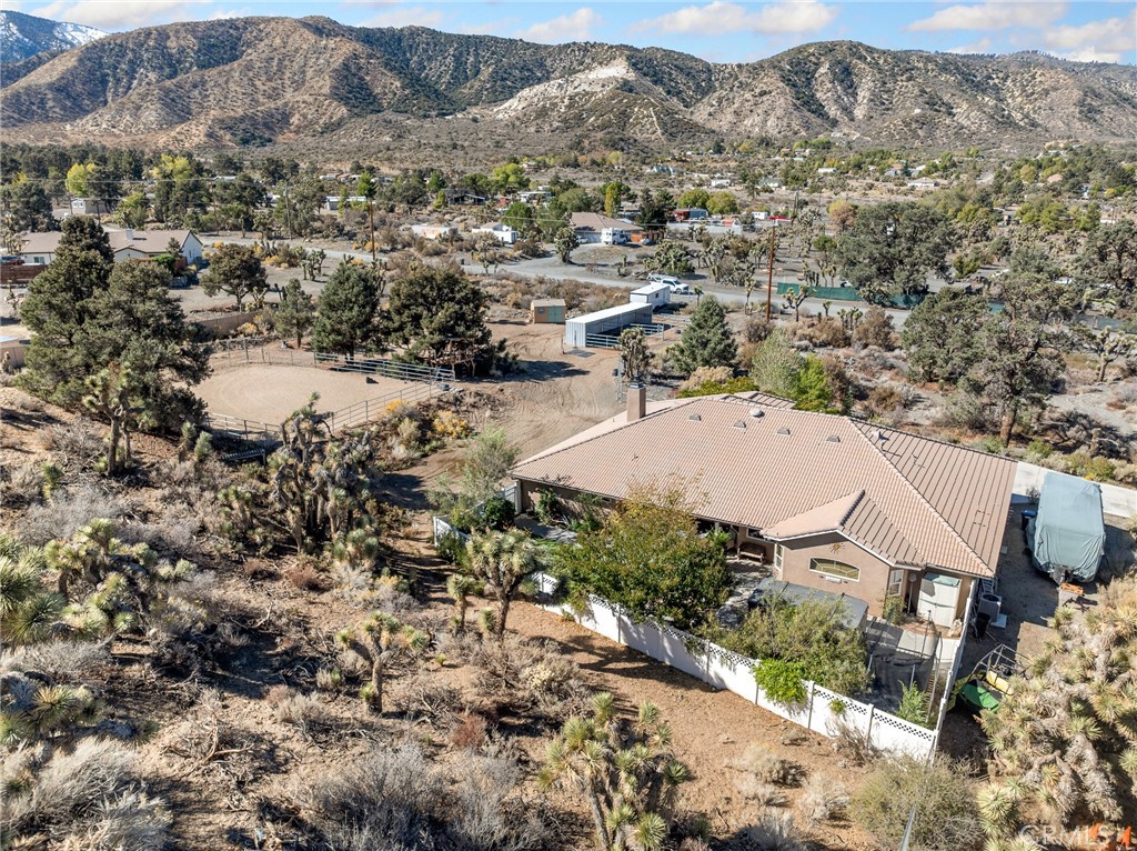 https://media.crmls.org/medias/9bcd1594-0c1b-4eaf-a096-5dbb0497a0eb.jpg?preset=X-Large