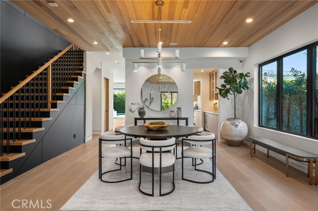 4453 Gentry Avenue, Studio City CA: https://media.crmls.org/medias/9bcd9f20-ed09-4657-8adf-51ce5453f7ef.jpg