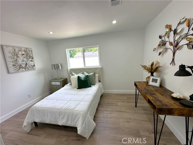 Detail Gallery Image 8 of 11 For 20650 Clark St, Woodland Hills,  CA 91367 - 3 Beds | 2 Baths