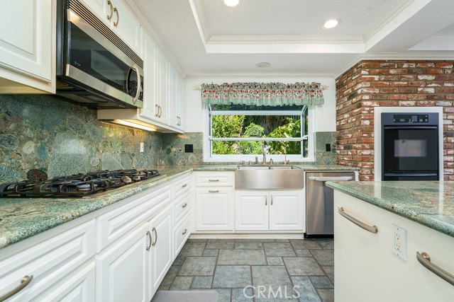 24161 Kathy Avenue, Lake Forest CA: https://media.crmls.org/medias/9bcfcca1-aac8-4fc1-b685-fe3215092398.jpg