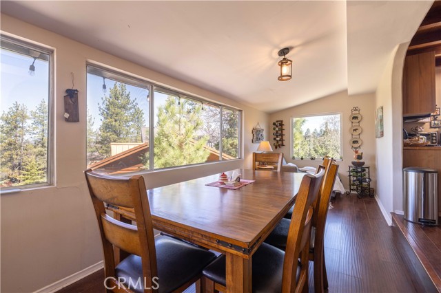 Detail Gallery Image 15 of 43 For 43418 Ridge Crest Dr, Big Bear Lake,  CA 92315 - 2 Beds | 2 Baths