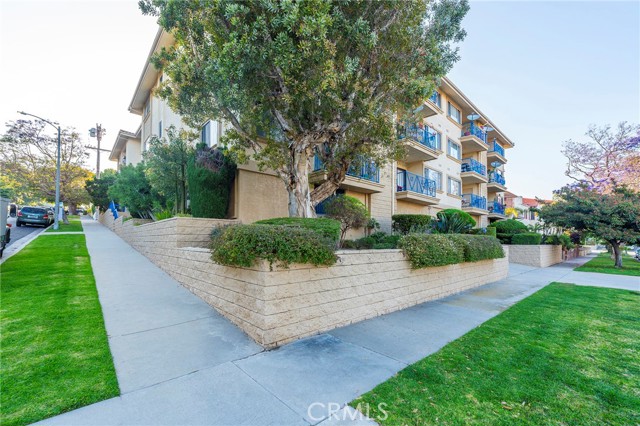 Detail Gallery Image 1 of 17 For 1110 W 10th St #102,  San Pedro,  CA 90731 - 2 Beds | 2 Baths