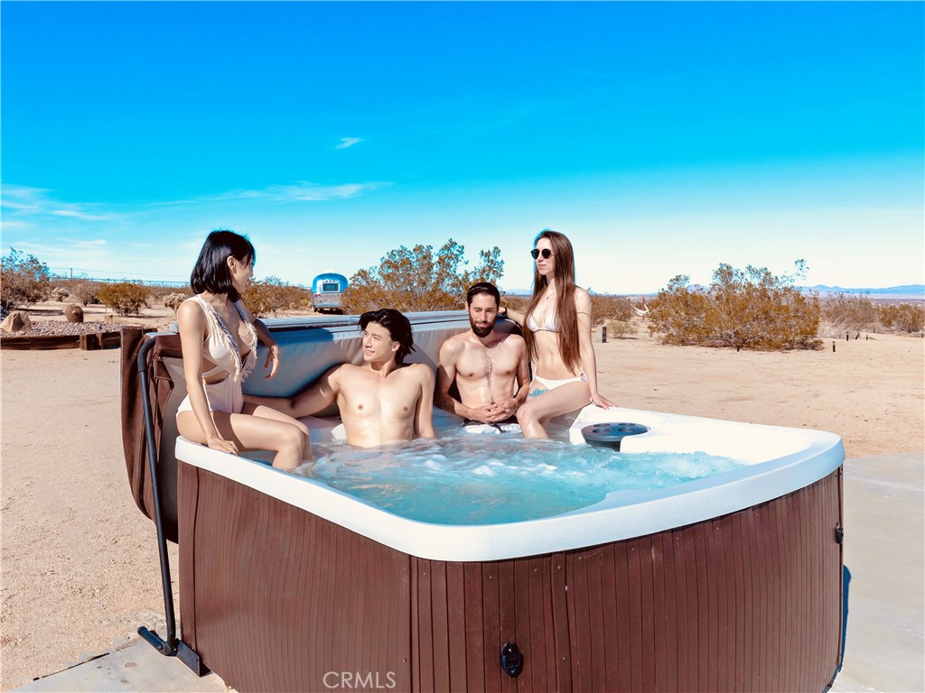 https://media.crmls.org/medias/9bd1126c-bd30-41f3-b56e-2918b5613d68.jpg?preset=X-Large