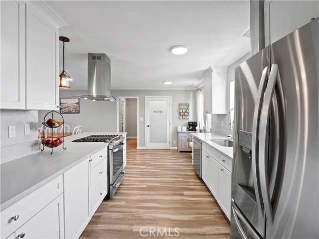 896 Moffatt Circle, Simi Valley CA: https://media.crmls.org/medias/9bd3222f-42fc-47af-a387-01eee5c4e57c.jpg
