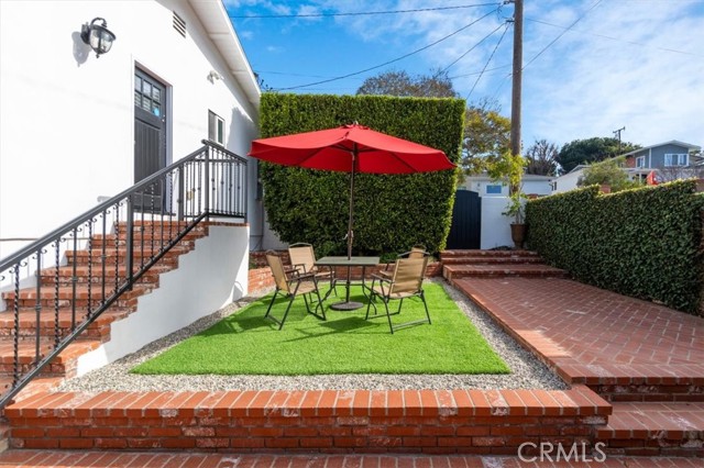 Detail Gallery Image 24 of 30 For 3619 N Poinsettia Ave, Manhattan Beach,  CA 90266 - 3 Beds | 2/1 Baths