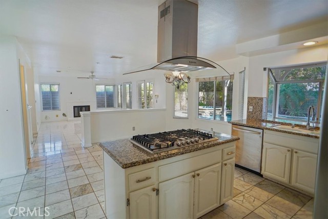 Detail Gallery Image 6 of 22 For 5530 Buffwood Pl, Agoura Hills,  CA 91301 - 5 Beds | 3 Baths