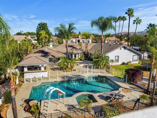 Detail Gallery Image 7 of 70 For 1042 Coronet, Riverside,  CA 92506 - 4 Beds | 4/1 Baths