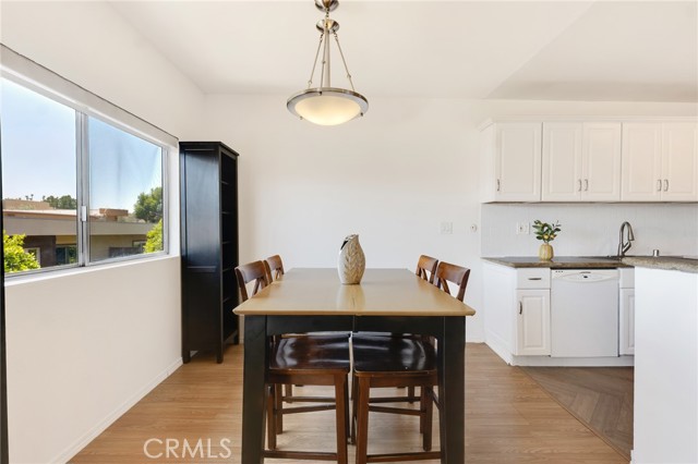 5400 Newcastle Avenue, Encino CA: https://media.crmls.org/medias/9bd6b114-cdd0-4eb1-84e2-55531de78267.jpg