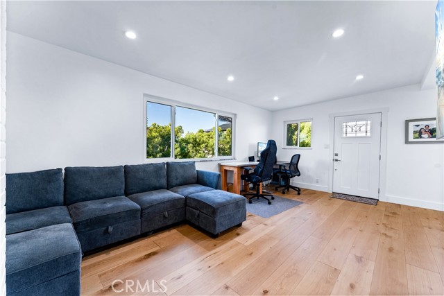 400 17th Street, Manhattan Beach, California 90266, 4 Bedrooms Bedrooms, ,2 BathroomsBathrooms,Residential,For Sale,17th,PW24197344