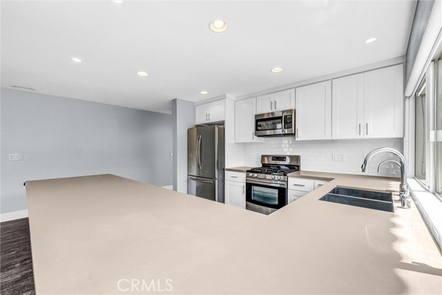 Detail Gallery Image 17 of 34 For 20291 Bancroft Cir, Huntington Beach,  CA 92646 - 4 Beds | 2/1 Baths