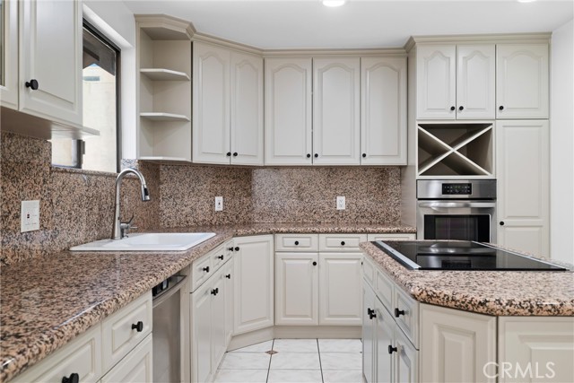 5335 White Oak Avenue, Encino CA: https://media.crmls.org/medias/9bd7de63-0261-4ac2-83db-d5285ecf3f41.jpg