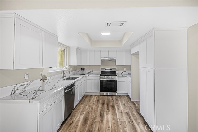 Detail Gallery Image 7 of 24 For 16395 Allthorn, Hesperia,  CA 92345 - 4 Beds | 2 Baths