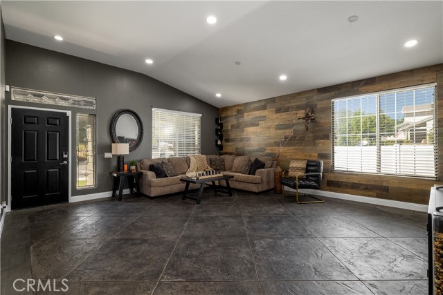 Detail Gallery Image 5 of 29 For 13946 Moqui Way, Corona,  CA 92883 - 4 Beds | 2 Baths