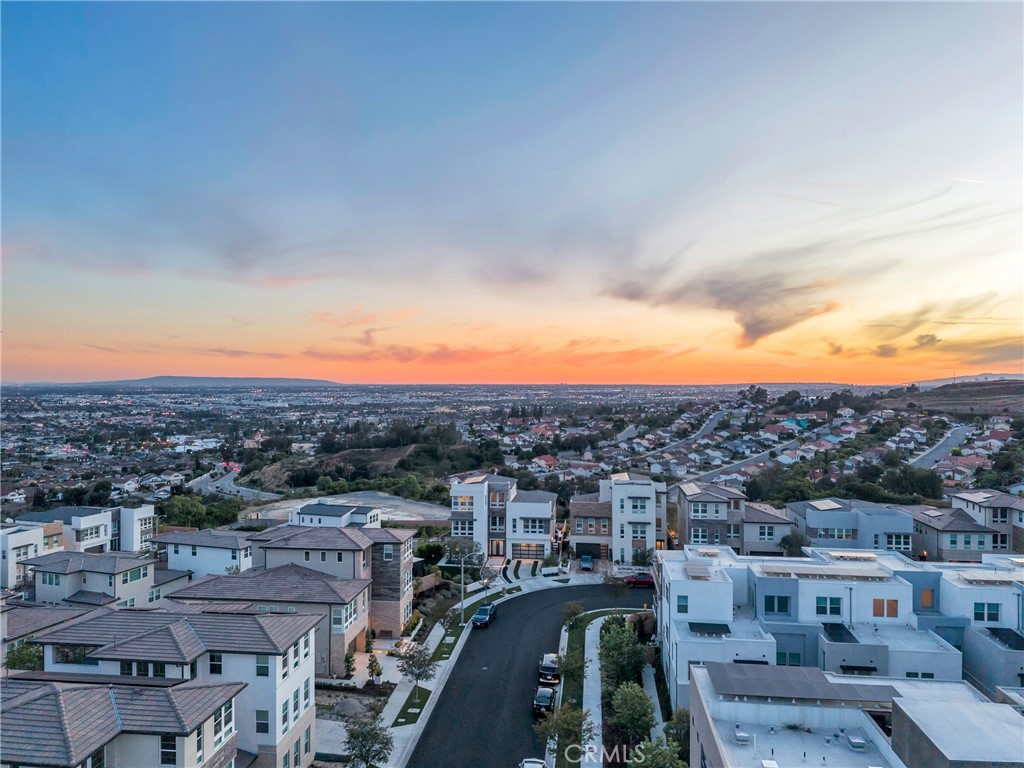 https://media.crmls.org/medias/9bd9b6a0-c896-4ecf-b80b-bce3f8b8ade4.jpg?preset=X-Large