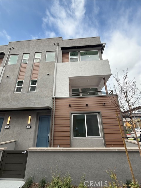 693 S Lyon Street, Santa Ana CA: https://media.crmls.org/medias/9bda0dc3-09b2-41ce-a599-77e109651d3f.jpg