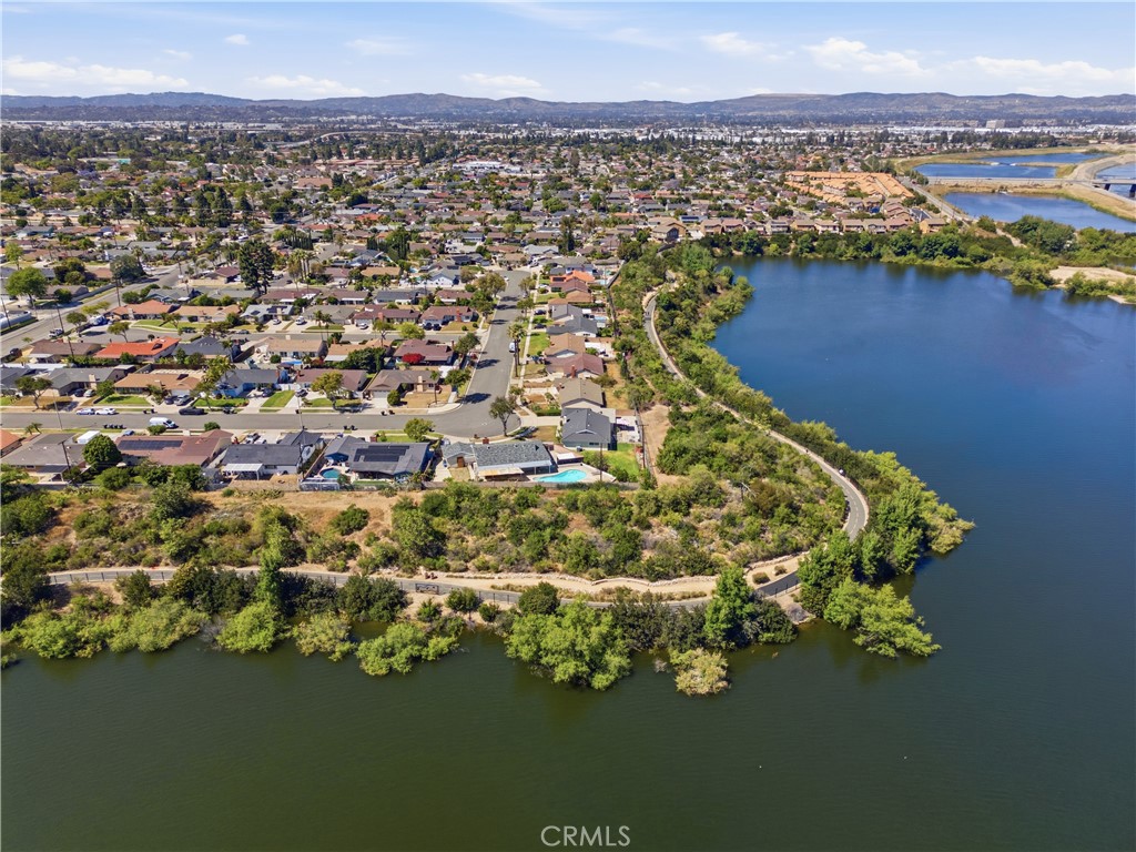 https://media.crmls.org/medias/9bda5aff-68c3-420d-9fe8-ea4734e9888d.jpg?preset=X-Large