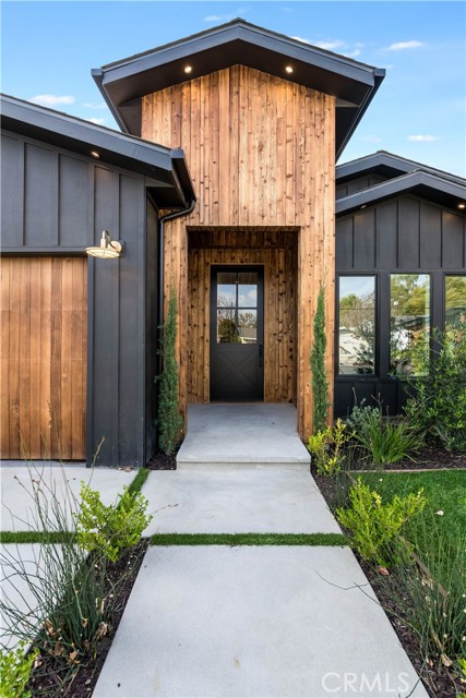 Detail Gallery Image 7 of 55 For 5323 Allott Ave, Sherman Oaks,  CA 91401 - 4 Beds | 4/1 Baths