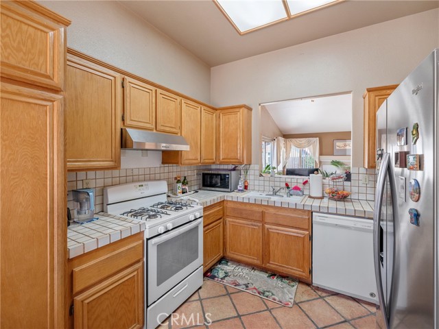 Detail Gallery Image 8 of 29 For 12871 Jade Rd, Victorville,  CA 92392 - 3 Beds | 2 Baths