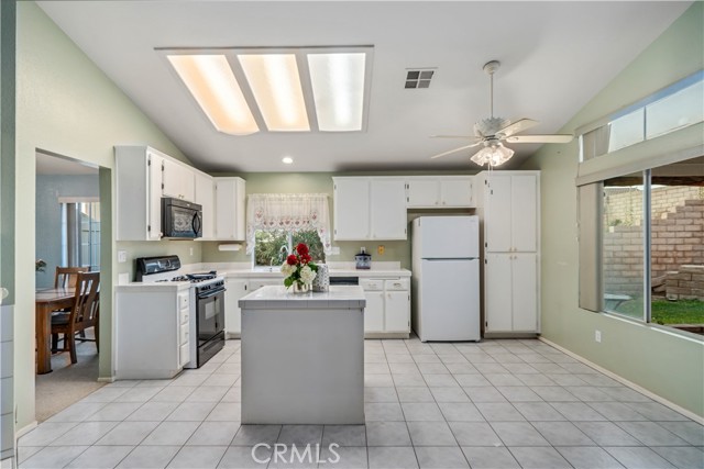 Detail Gallery Image 13 of 45 For 39764 Milan Dr, Palmdale,  CA 93551 - 4 Beds | 2 Baths