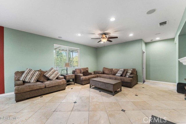 Detail Gallery Image 6 of 40 For 4103 W Avenue J3, Lancaster,  CA 93536 - 5 Beds | 3 Baths