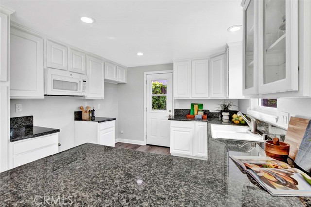 Detail Gallery Image 12 of 29 For 17391 Jefferson Ln, Huntington Beach,  CA 92647 - 3 Beds | 2 Baths