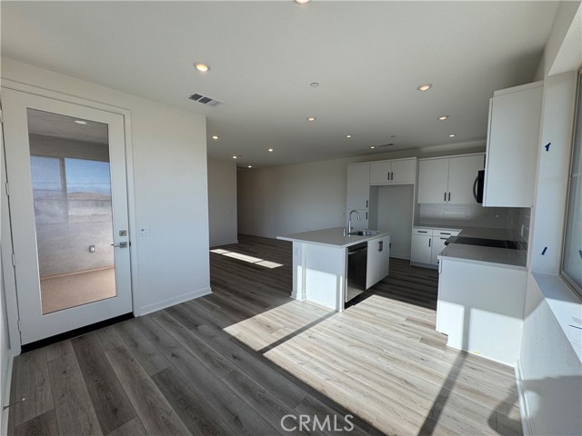Detail Gallery Image 4 of 9 For 3268 South Coral Paseo, Ontario,  CA 91761 - 2 Beds | 2 Baths