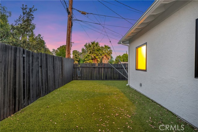 Detail Gallery Image 25 of 27 For 24313 Calvert St, Woodland Hills,  CA 91367 - 4 Beds | 3 Baths