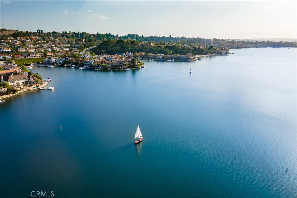 https://media.crmls.org/medias/9bdd09db-9217-4915-9e3e-2ff5b40fafbc.jpg?preset=X-Large