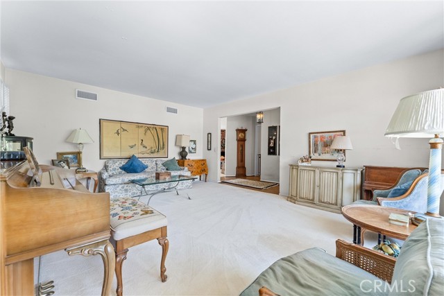 19302 Maynard Way, North Tustin CA: https://media.crmls.org/medias/9bdd2e59-d00d-4465-a68e-3783067ce9b2.jpg