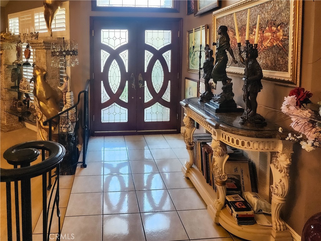 https://media.crmls.org/medias/9bdebc99-880f-463b-ac6b-6885123369b1.jpg?preset=X-Large