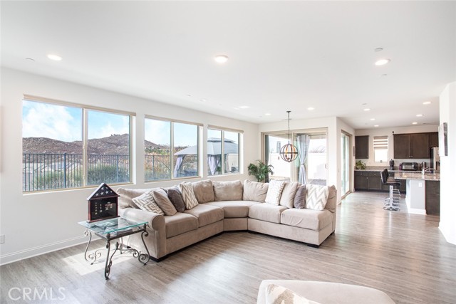Detail Gallery Image 8 of 34 For 24449 Payton Dr, Lake Elsinore,  CA 92532 - 4 Beds | 3 Baths