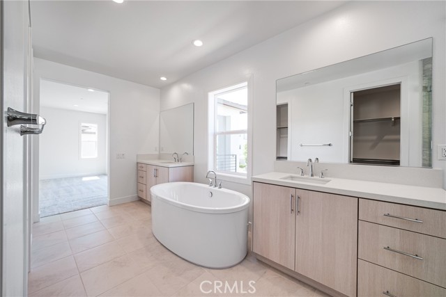 Detail Gallery Image 19 of 31 For 121 Wild Flower, Lake Forest,  CA 92630 - 5 Beds | 5 Baths