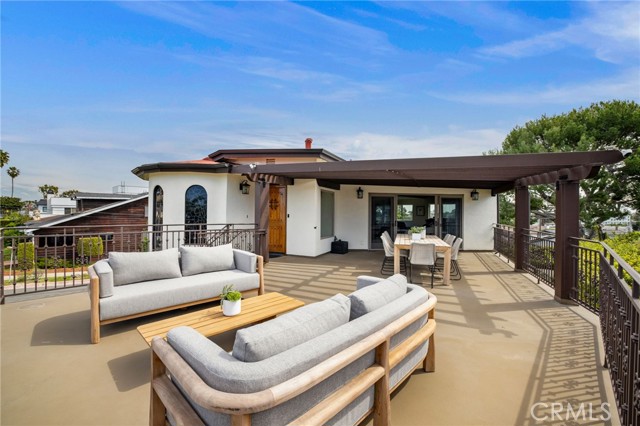 Detail Gallery Image 12 of 52 For 7836 W 81st, Playa Del Rey,  CA 90293 - 4 Beds | 2/1 Baths