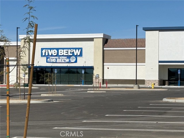 19575 Bear Valley Rd., Apple Valley CA: https://media.crmls.org/medias/9be28f4a-270a-4dde-9c16-fb007bb1ea06.jpg