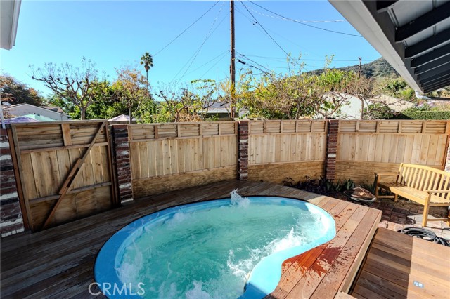 Detail Gallery Image 26 of 26 For 1724 Sombra Dr, Glendale,  CA 91208 - 3 Beds | 2 Baths