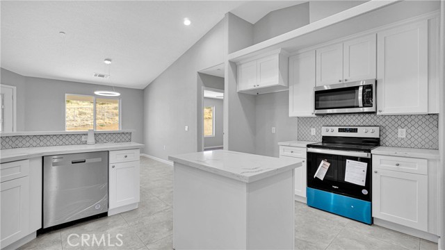 Detail Gallery Image 15 of 37 For 11181 5th Ave, Hesperia,  CA 92345 - 4 Beds | 2/1 Baths