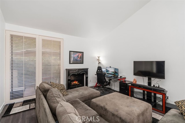 Detail Gallery Image 4 of 42 For 6121 Shoup Ave #34,  Woodland Hills,  CA 91367 - 2 Beds | 2 Baths