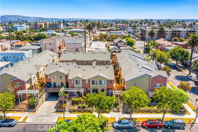 Detail Gallery Image 3 of 22 For 1500 Pine Ave #17,  Long Beach,  CA 90813 - 3 Beds | 3 Baths