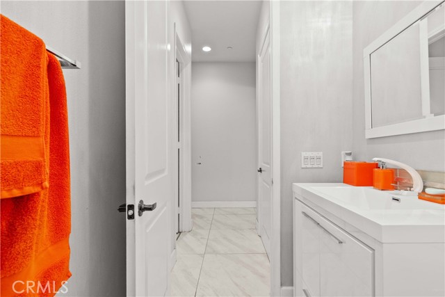 Detail Gallery Image 38 of 69 For 6920 Valmont #5,  Tujunga,  CA 91042 - 4 Beds | 3 Baths