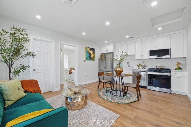 8142 Vantage Avenue, North Hollywood CA: https://media.crmls.org/medias/9be582a7-769f-49d0-97fa-859de6af1e0e.jpg